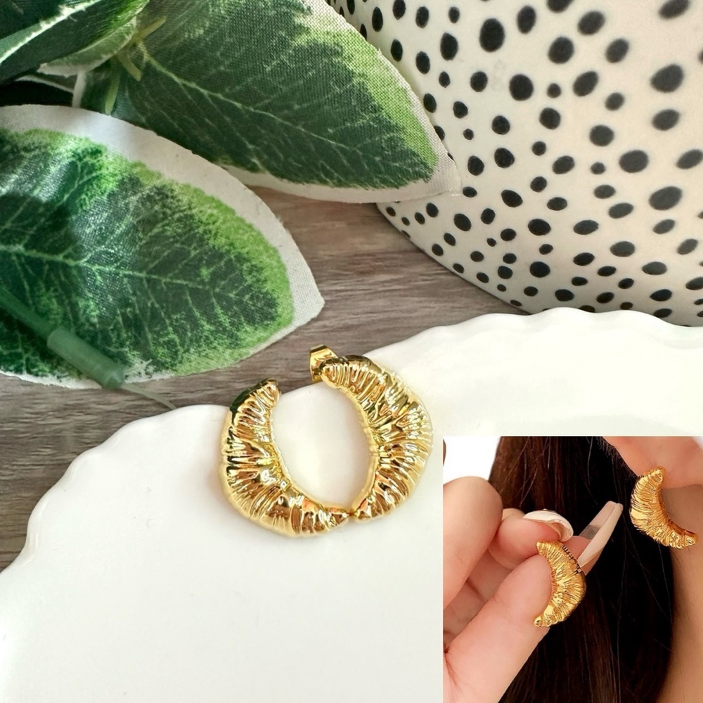 2/$30🌵 Breakfast Croissant Gold Earrings Stud French Pastry Bakery Jewelry NEW